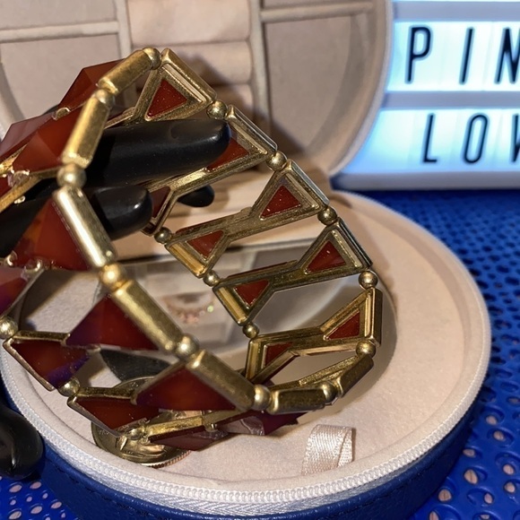 VINTAGE Fashion stretch bracelet with Unique triangle design - Picture 3 of 3